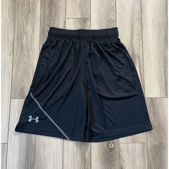 Under Armour Heat Gear Men’s Medium Loose Athletic Quarter Short Black/Steel NWT - Picture 1 of 9